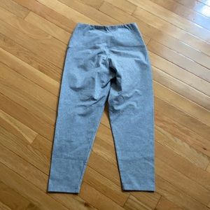 Ruby Ribbon Sport Crop Leggings NWOT